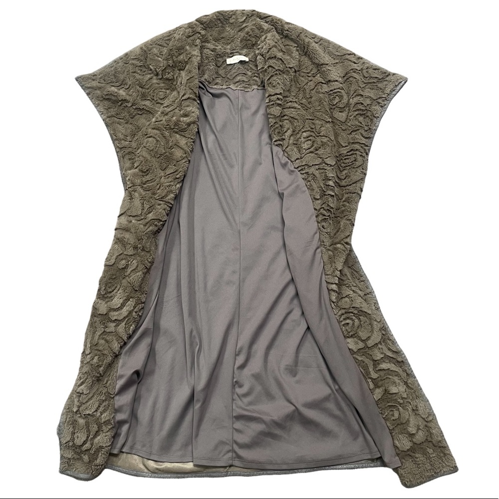 Altar'd State Sleevless Long Vest - Picture 7 of 11